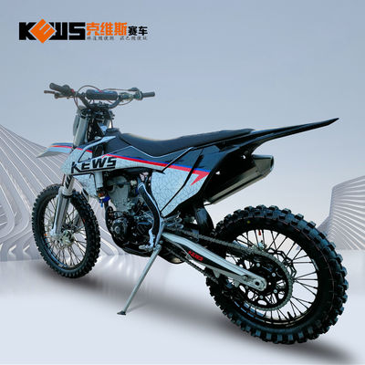 O ar de Honda NC300S refrigerou únicas motocicletas do cilindro com carburador e injeção