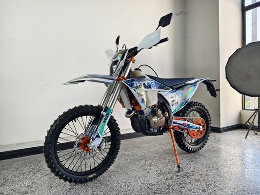 KEWS k23 R-edition 4 Takes Enduro Motorcycle com 21,0 kW Potência de saída 25,0 N * m Torque máximo e 140 km / h velocidade máxima