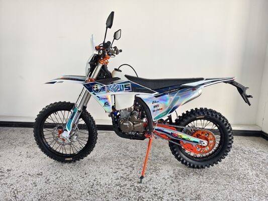KEWS k23 R-edition 4 Takes Enduro Motorcycle com 21,0 kW Potência de saída 25,0 N * m Torque máximo e 140 km / h velocidade máxima